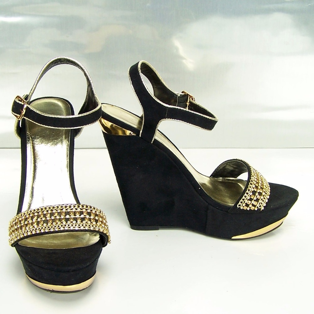 New Gold & Black Size 10 Wedge